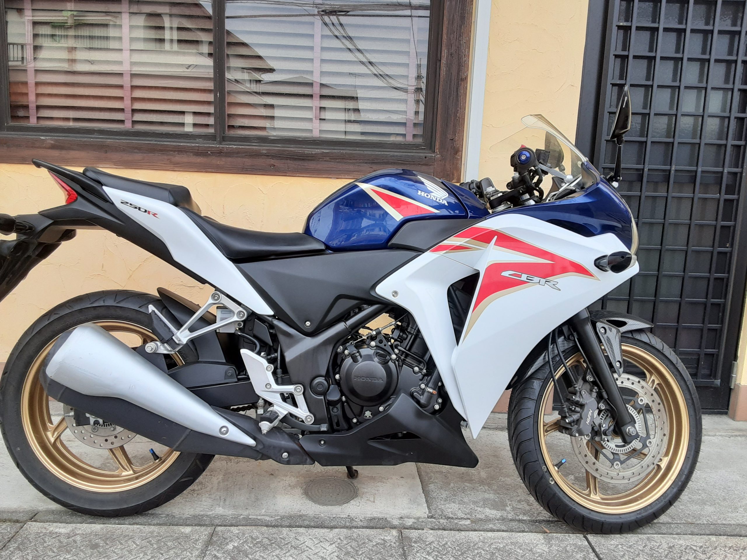 HONDA   CBR250R ABS